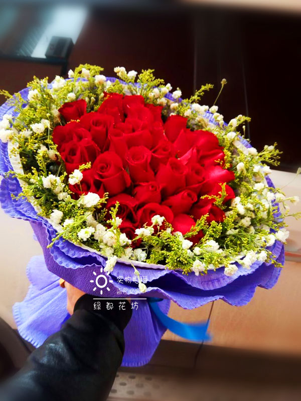 33朵红玫瑰花束太原鲜花同城速递临汾榆次运城晋城太谷汾阳花店送