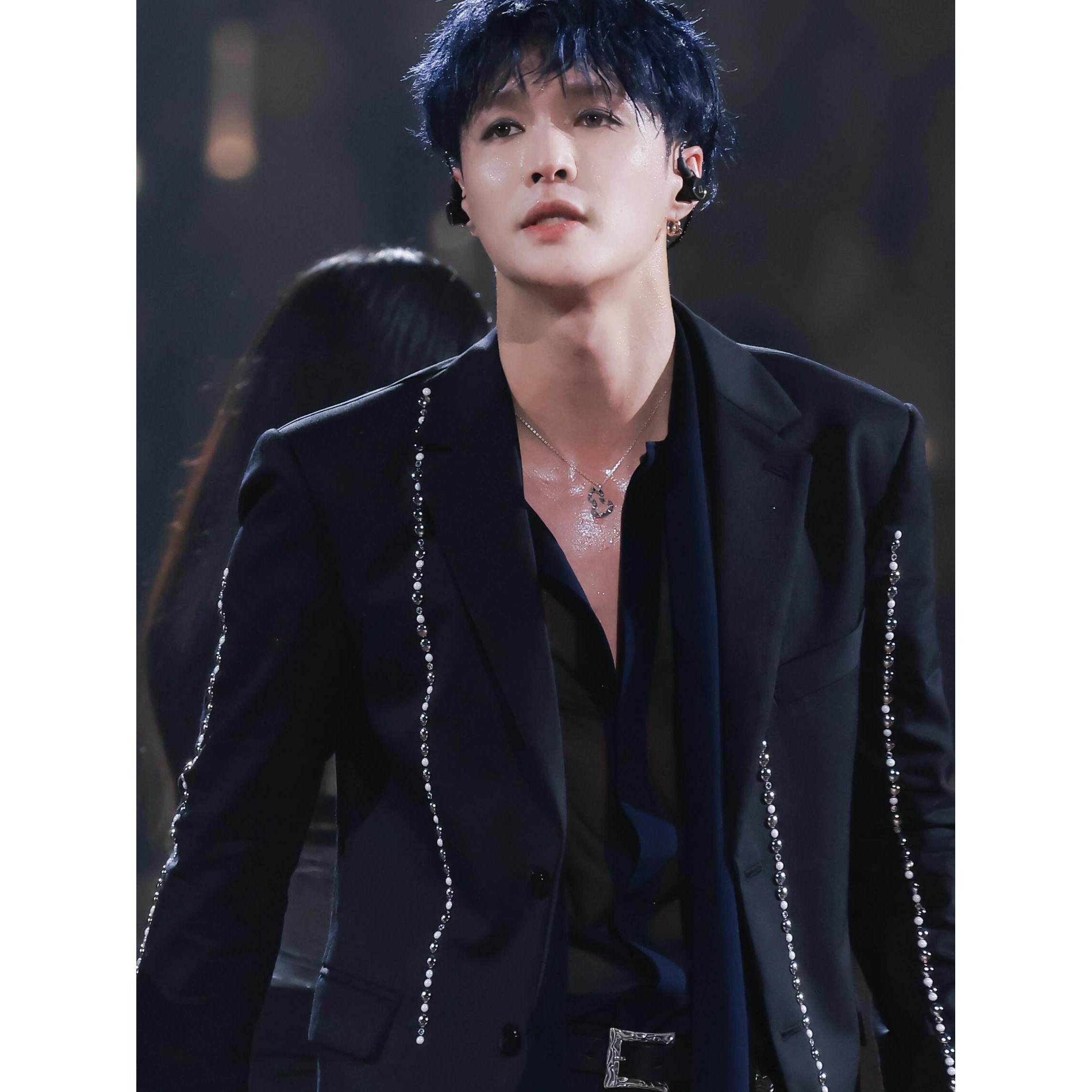 张艺兴同款黑色高级感金属柳钉钉珠西装韩版休闲潮流痞帅男2026潮