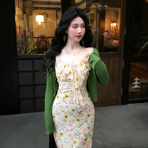 法式复古收腰碎花吊带连衣裙