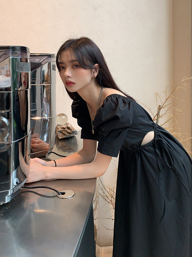 Red Mansions dress women's new summer design niche French skirt bubble sleeve Hepburn style little black dress