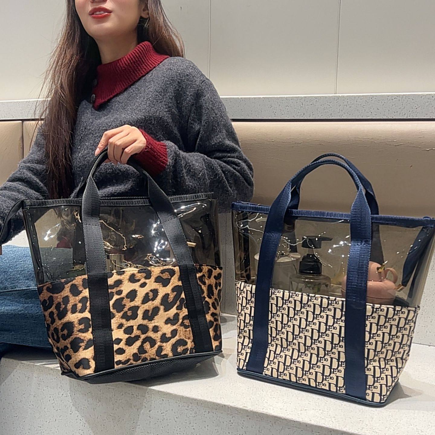 新款个性豹纹透明化妆包女大容量手提收纳袋洗漱包多功能饭袋包