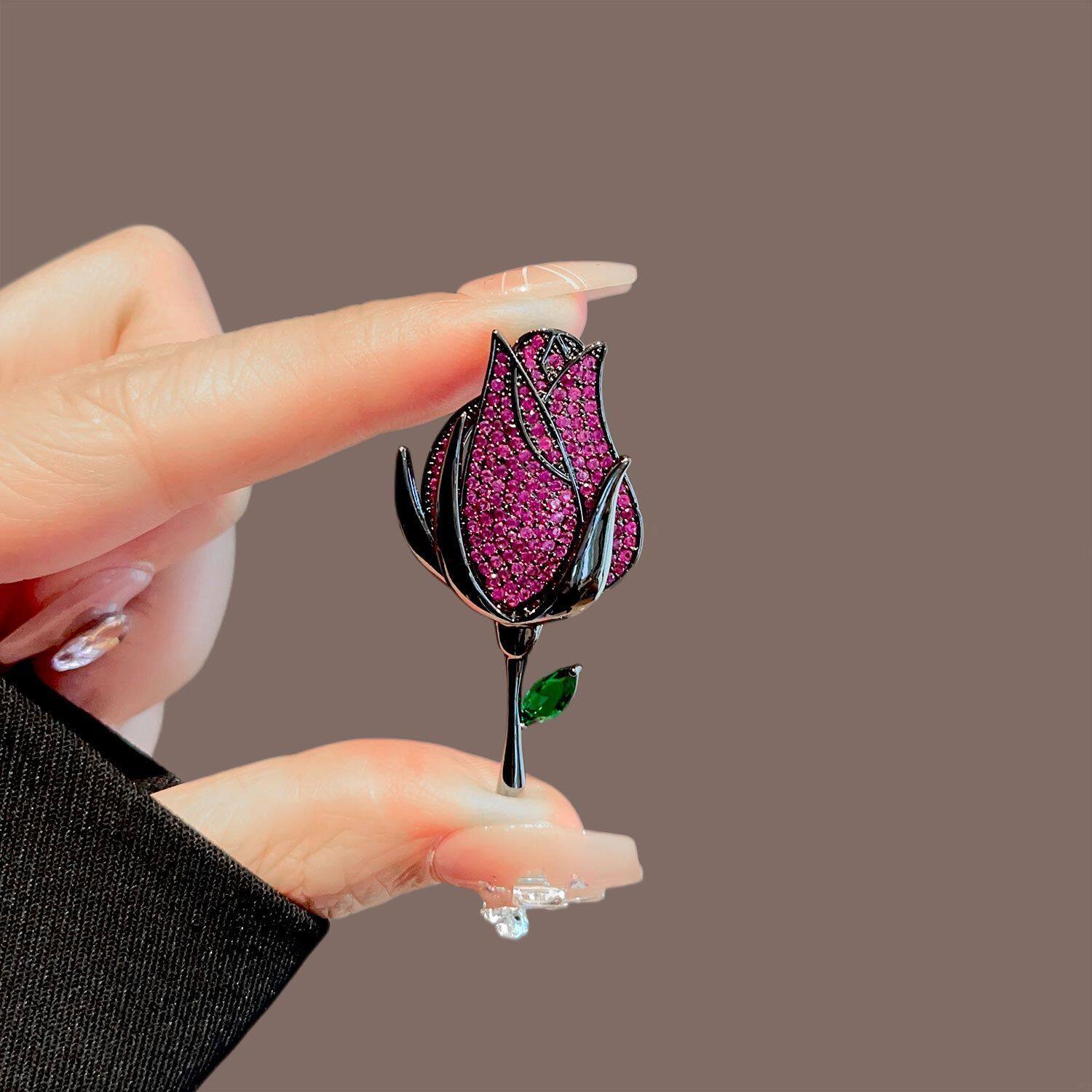 奢华大气玫瑰花胸针女高档气质郁金香胸花设计感小众别针西装配饰