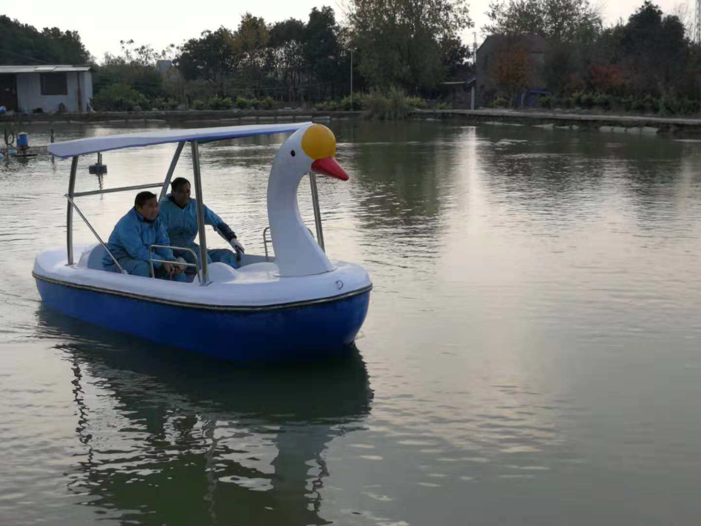 新款发售 大白鹅电动游船4-5人座公园观光游览船自动排水质保3年在类目 户外/登山/野营/旅行用品, 专项户外运动装备, 水上船艇, 其他中 - 来自Buy2taobao.com提供专业的淘宝代购服务