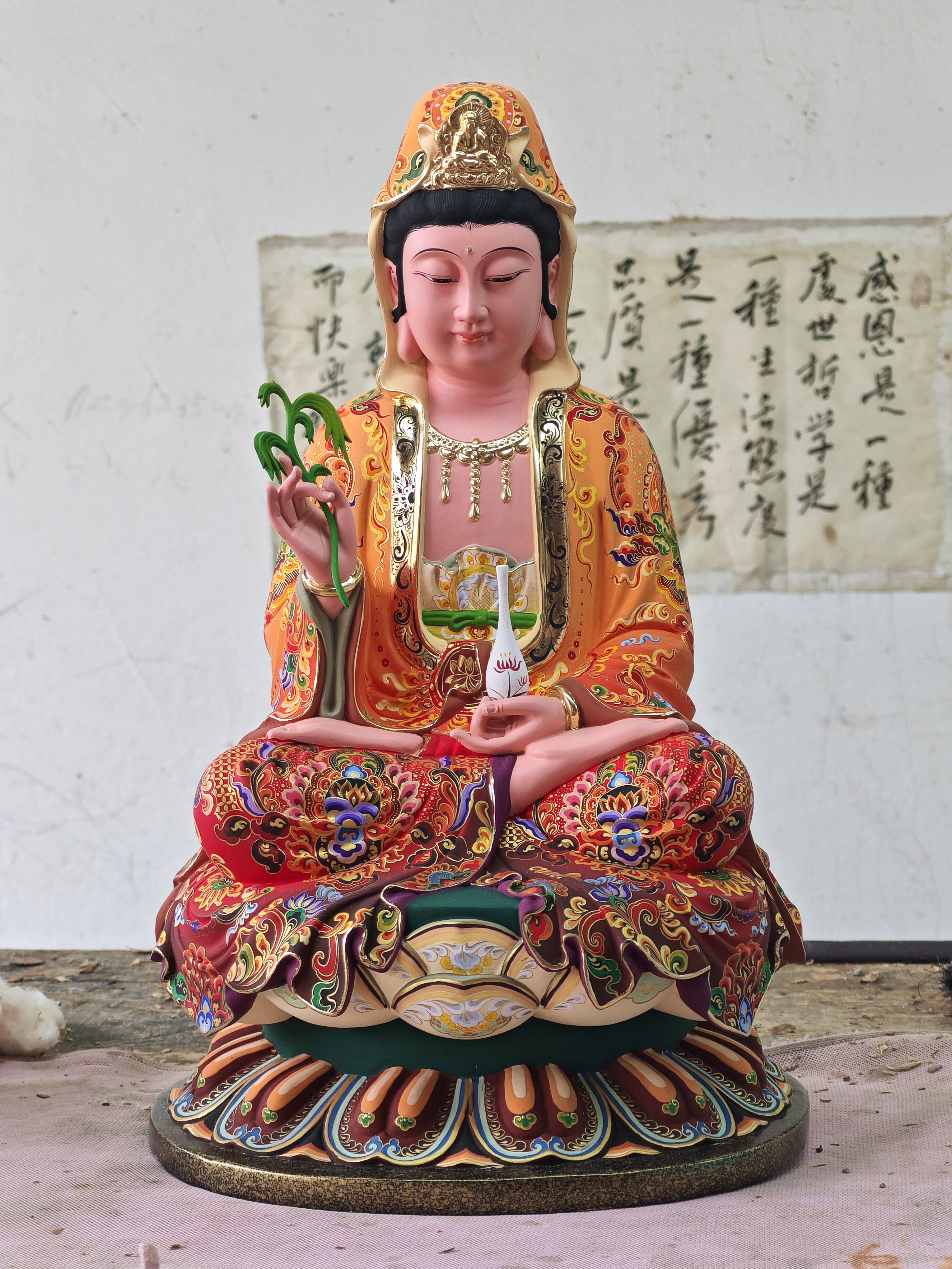 观音菩萨木雕彩绘描金家居装饰玄关摆件去心香樟木雕刻精细古彩
