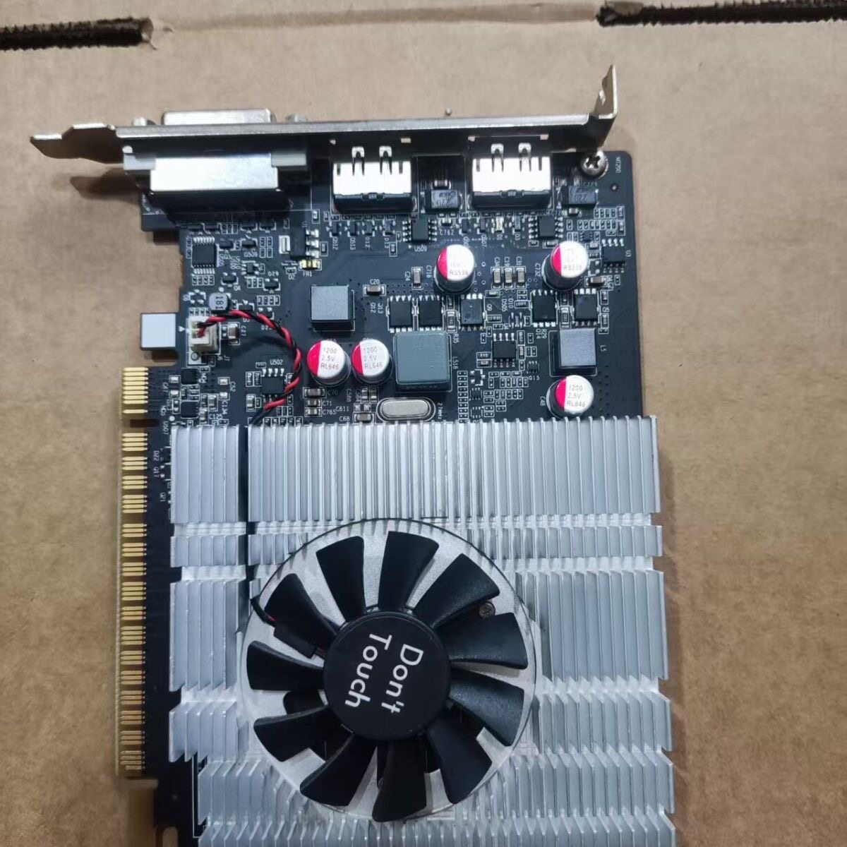 富士通GTX745显卡2G 128位宽新版鲁大师近6万分流畅运行LOL等游戏
