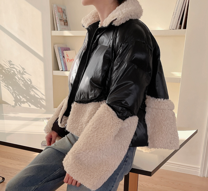冬季女士新款羽绒服宽松大码撞色斗篷型羊羔毛白鸭绒外套