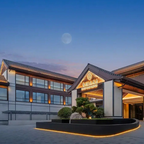 位于浙江省衢州市柯城区南孔圣地文化旅游区 传统园林庭院以现代设计的手法呈现，浓厚儒学文化度假酒店