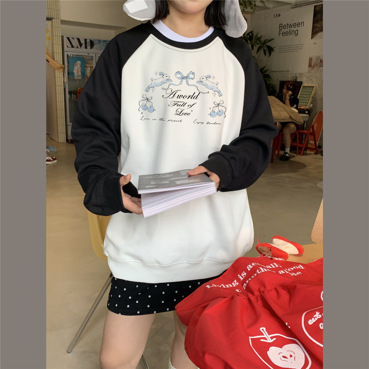 甜心轰炸机 美式小众涂鸦蝴蝶结兔子假两件少女感插肩袖圆领卫衣