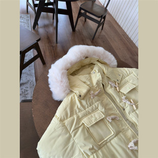 甜心轰炸机日系奶黄色毛领甜美连帽大毛领竹扣中长款羽绒棉服棉袄