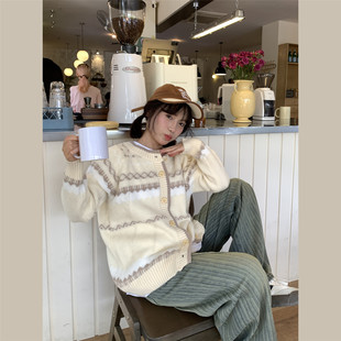 甜心轰炸机 可爱米色图腾费尔岛基础短款扣子针织衫毛衣开衫外套