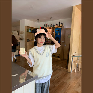 日系可爱米色学院风小熊针织马甲背心秋冬宽松设计感小众无袖上衣