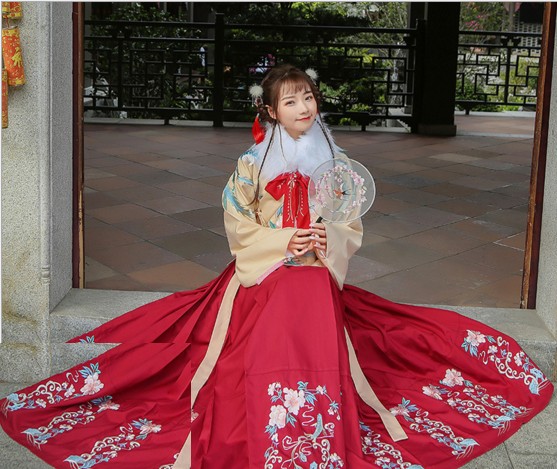 凤来仪古装出租重工刺绣马面裙中式婚礼伴娘服汉服文化节演出走秀