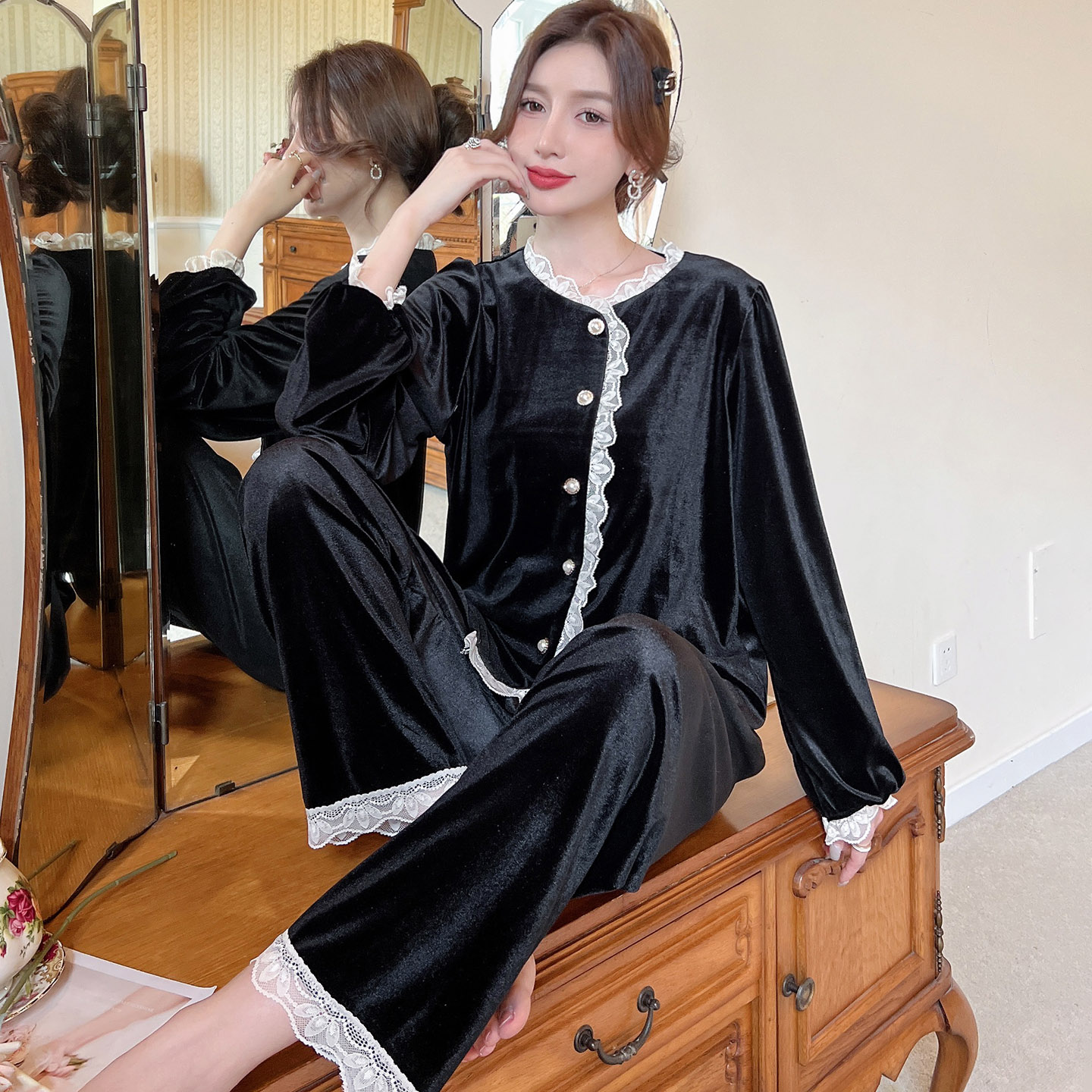 金丝绒睡衣女秋冬25新款法式宫廷黑色蕾丝边开衫家居服套装可外穿