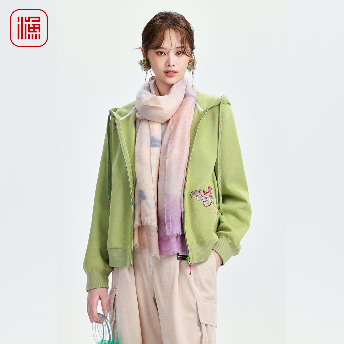 渔牌秋装绣花连帽开衫女国风