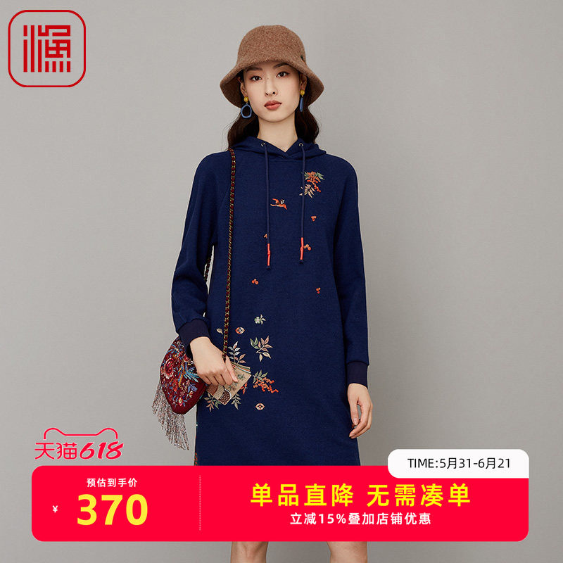 渔女装秋冬装女款2023年新款连帽绣花宽松呢连衣裙子FGFD0012