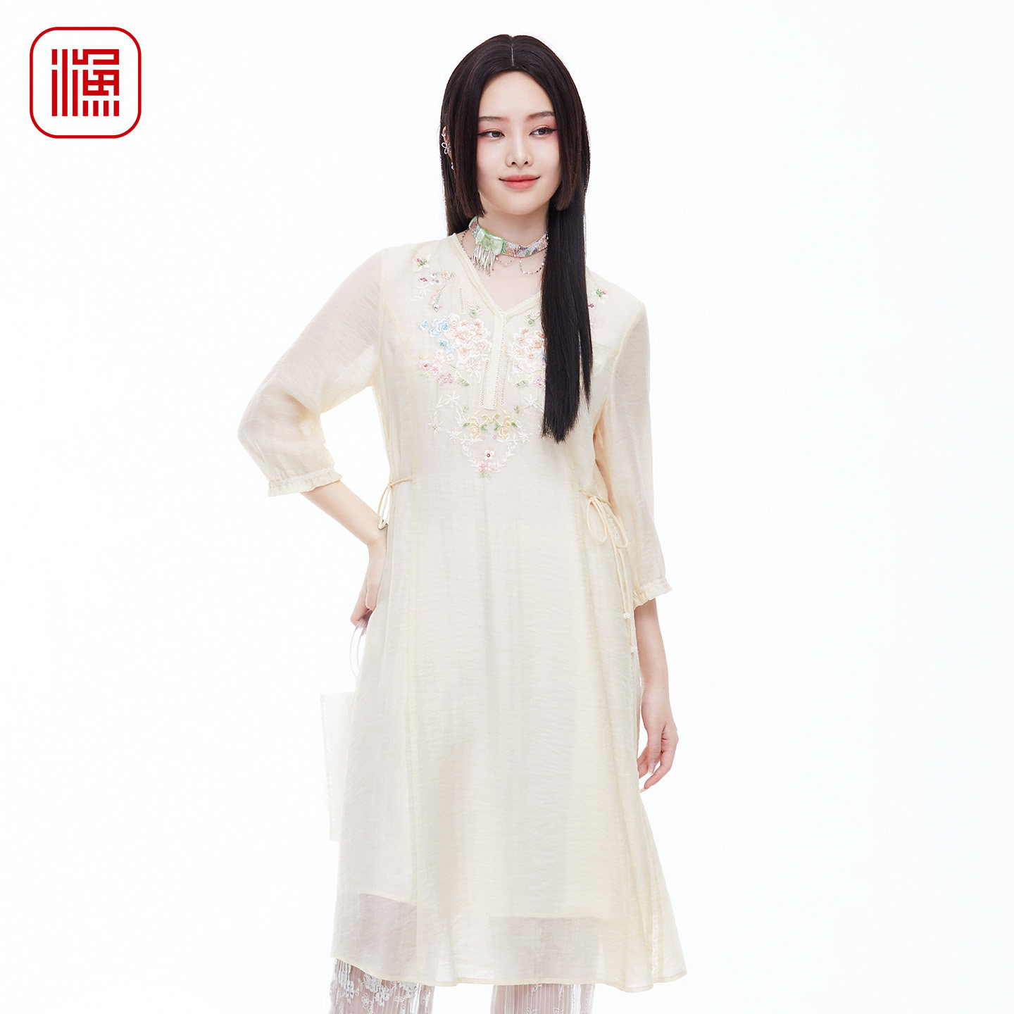 渔牌女装 2026 春装新款 国风刺绣连衣裙 V 领收腰中长裙FGIA0008