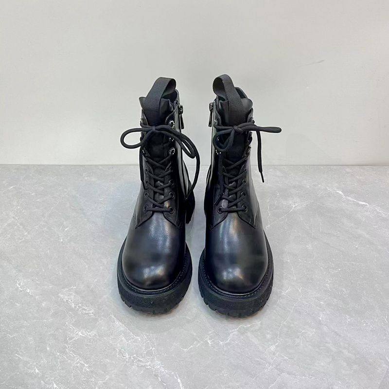 撤柜~哈 真皮圆头绑带金典马丁靴厚底增高纯黑加厚羊毛保暖短筒靴