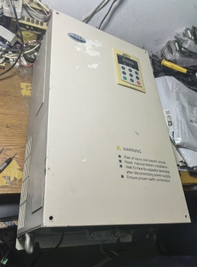 V5-H-4T37G/45L-C8-27-32    蓝海华腾变频器运行正常