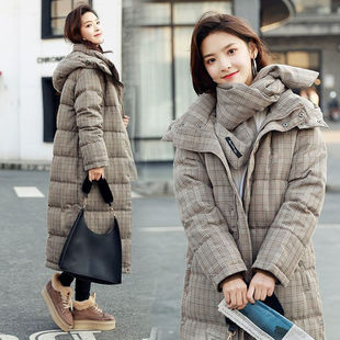 2025年冬季新款千鸟格女士羽绒服外套常规过膝连帽宽松白鸭绒加厚