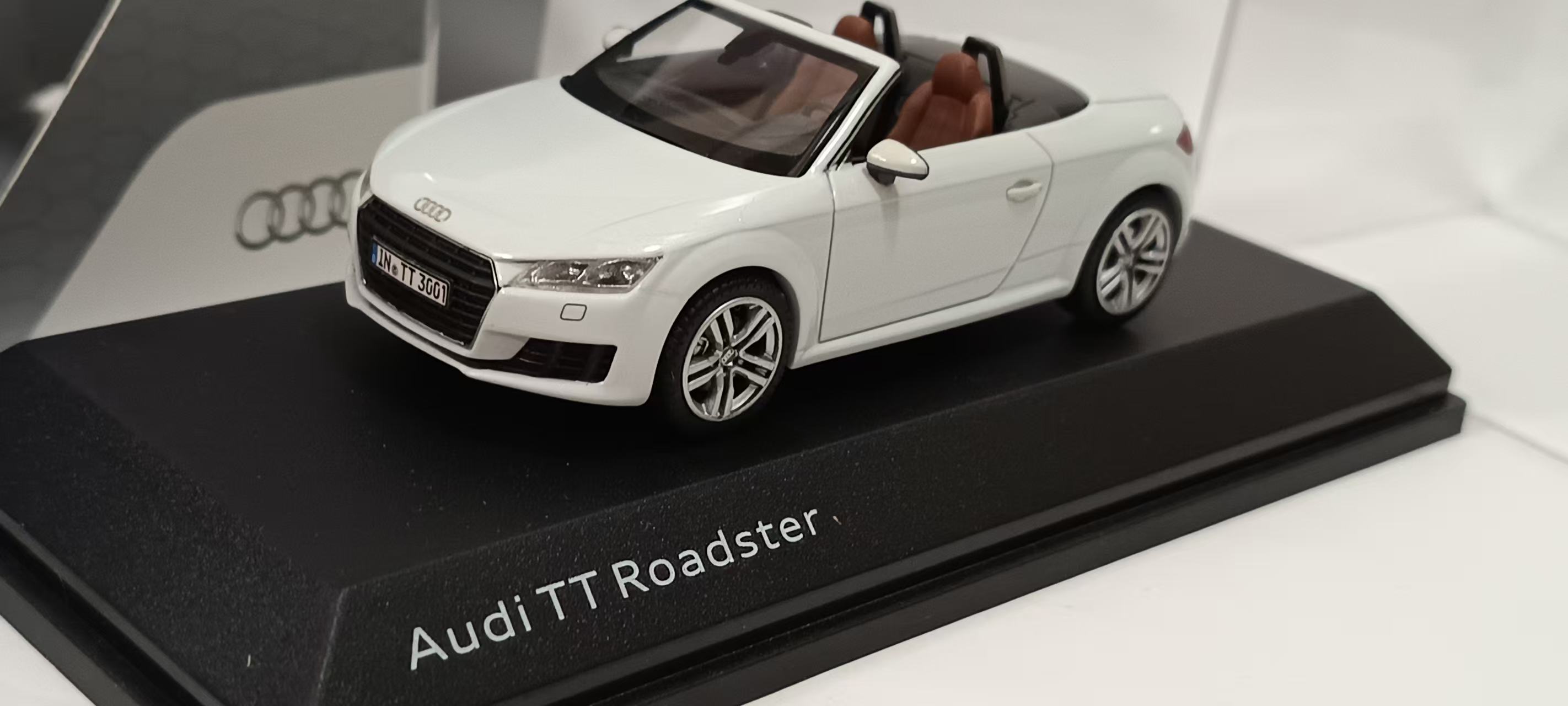 143 合金车模  奥迪TT Roadster