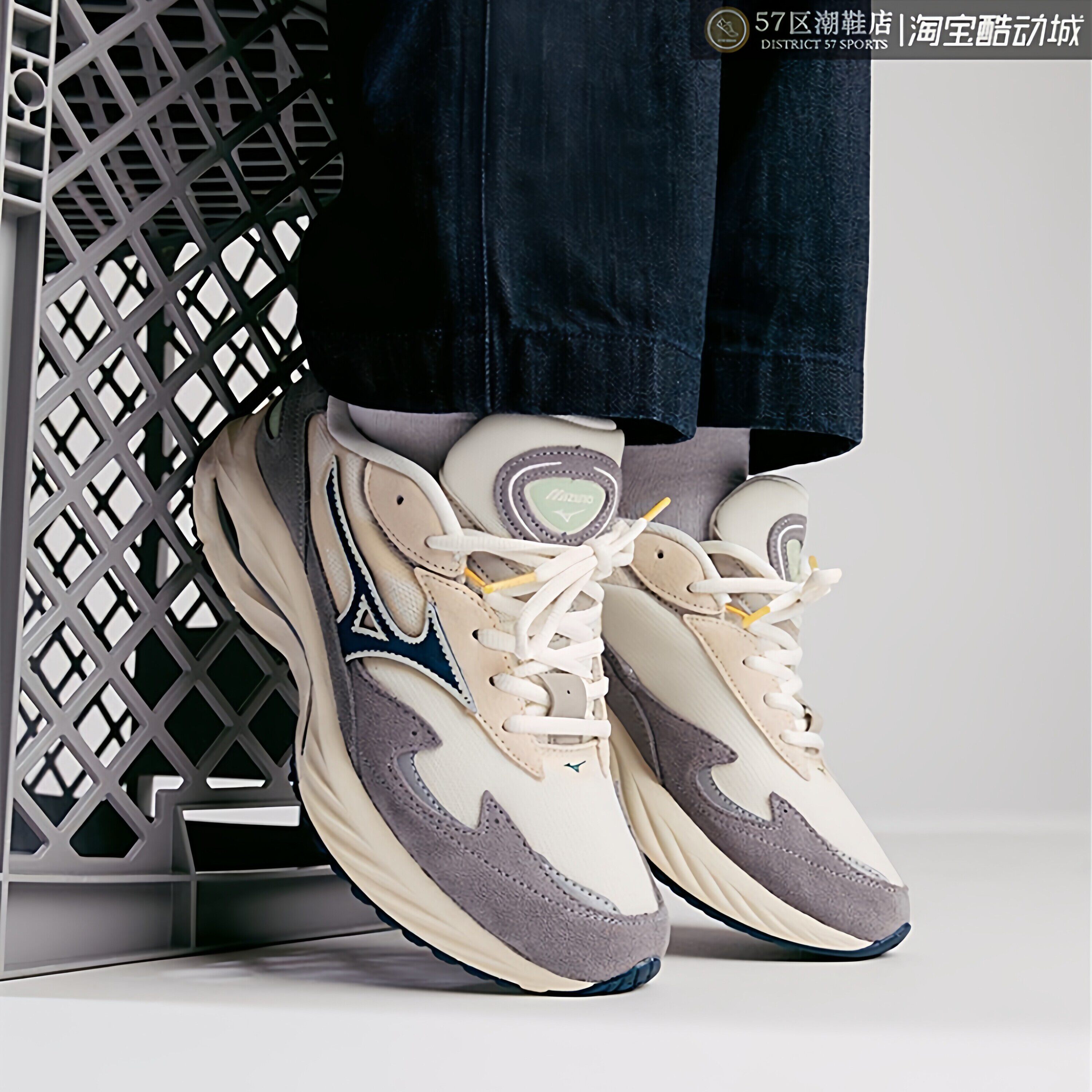 Mizuno复古潮流休闲舒适跑步鞋