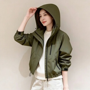 韩版连帽拉链短外套女秋季大码胖妹妹百搭通勤风显瘦军绿色冲锋衣