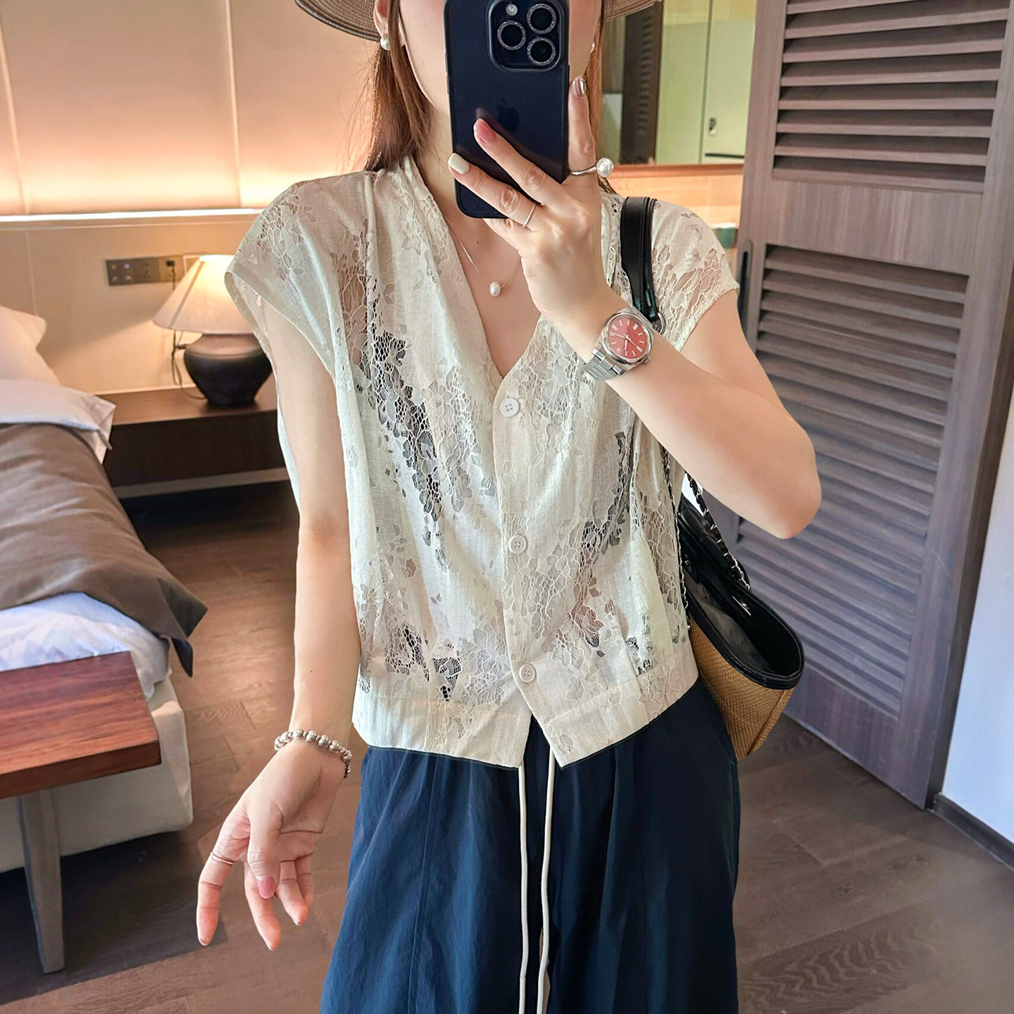镂空钩花飞飞袖V领衬衫女欧洲站2026夏季新款欧货女装洋气小衫潮