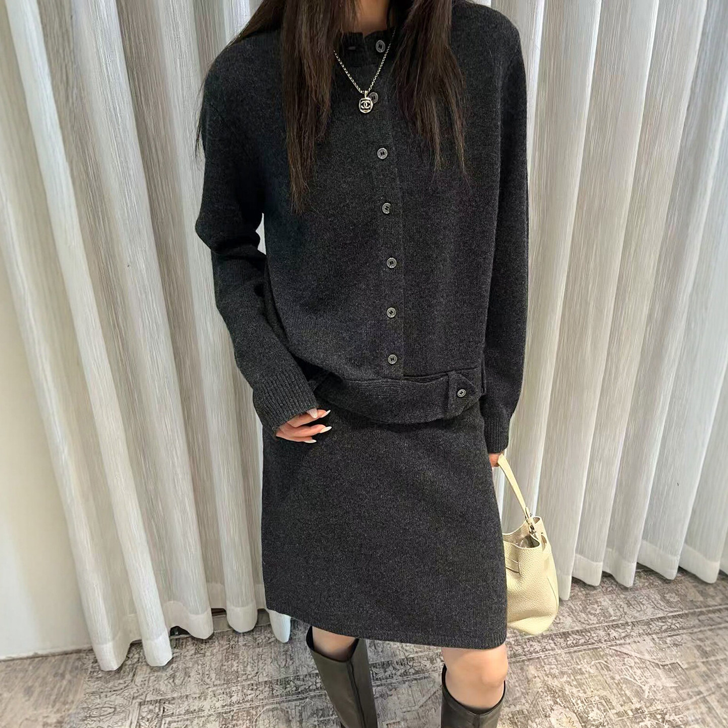 下摆拼接羊毛针织衫半身裙两件套