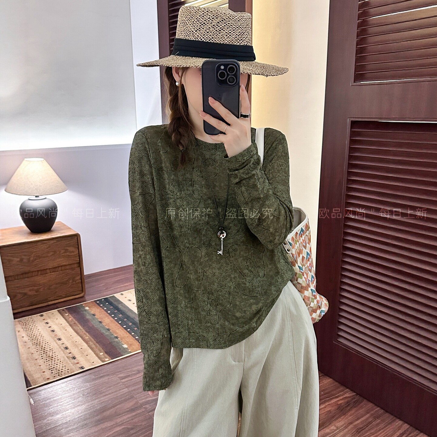 复古印染植绒修身长袖T恤女欧货
