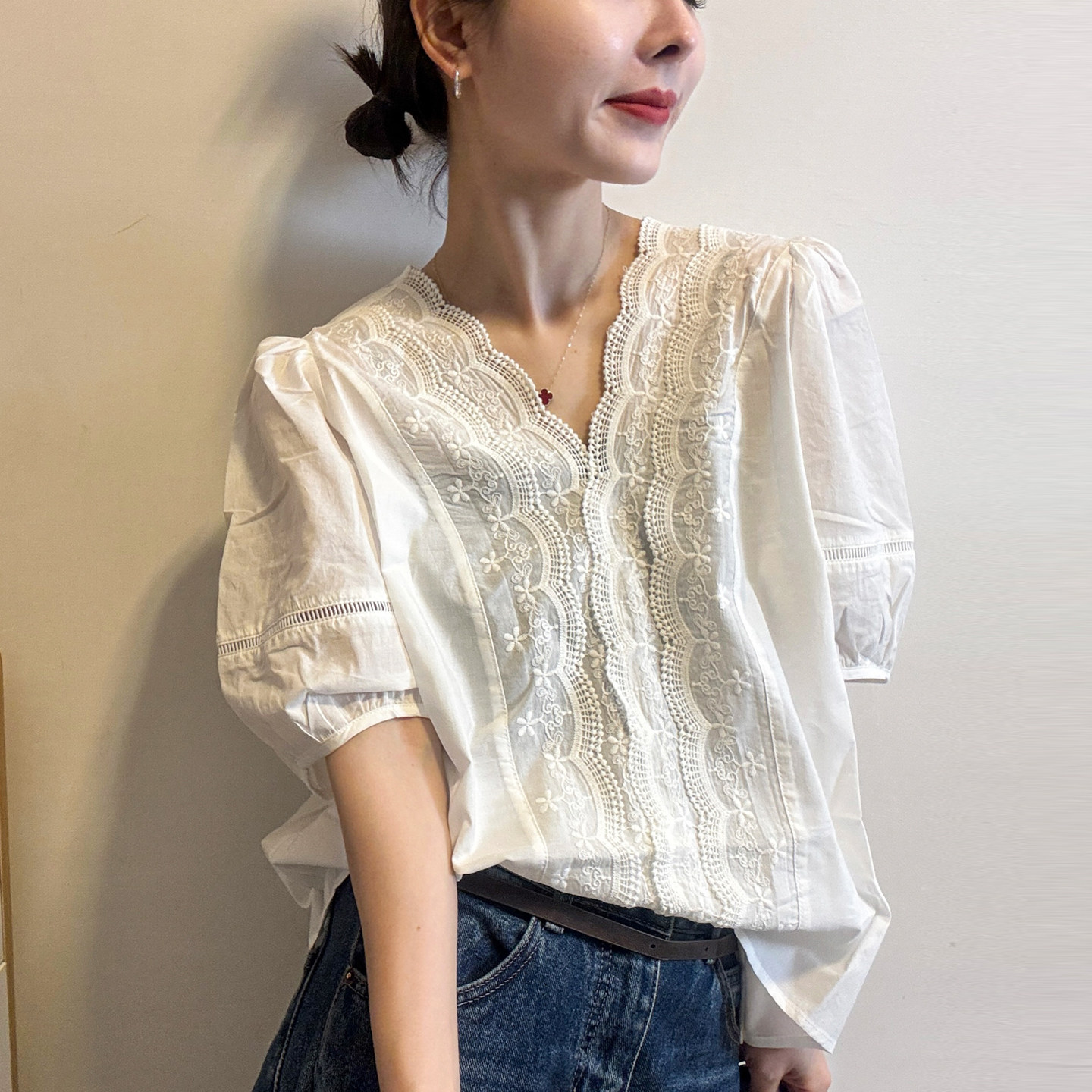 重工钩花V领泡泡袖衬衫女欧洲站2026夏装新款欧货女装娃娃小衫潮