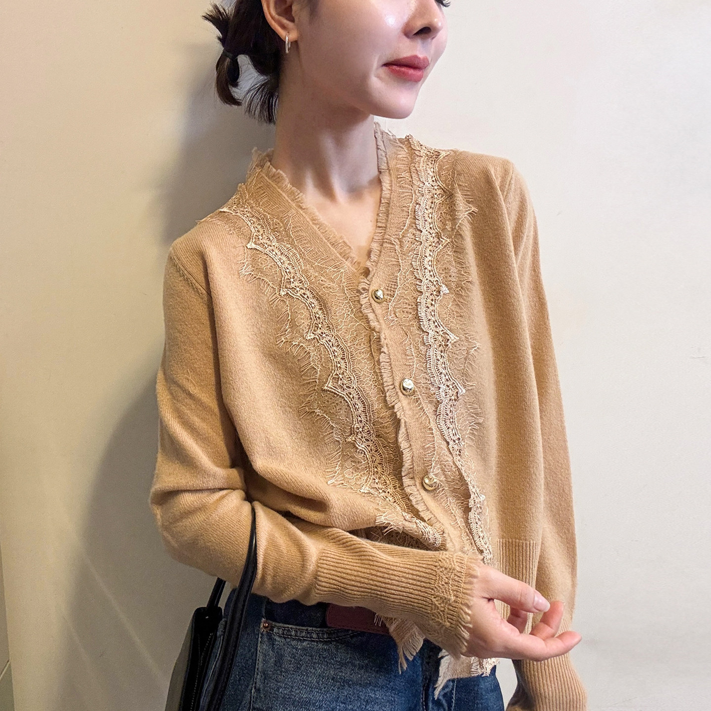 蕾丝拼接V领羊毛针织开衫女欧洲站2025冬装新款欧货女装打底衫潮,女装/女士精品,毛针织衫,淘宝优惠券,粉丝福利购,淘宝优惠卷