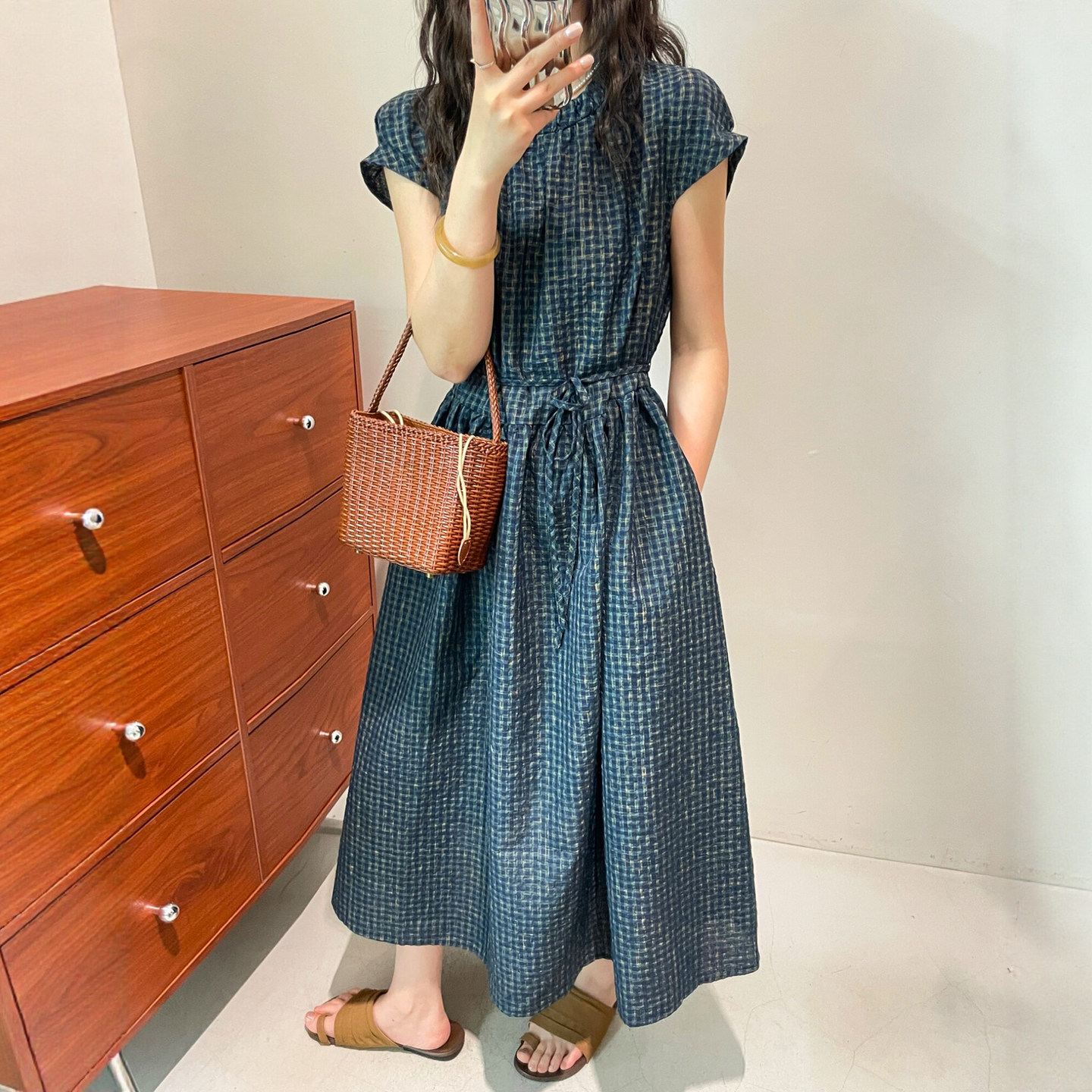复古格子收腰泡泡袖连衣裙女欧货