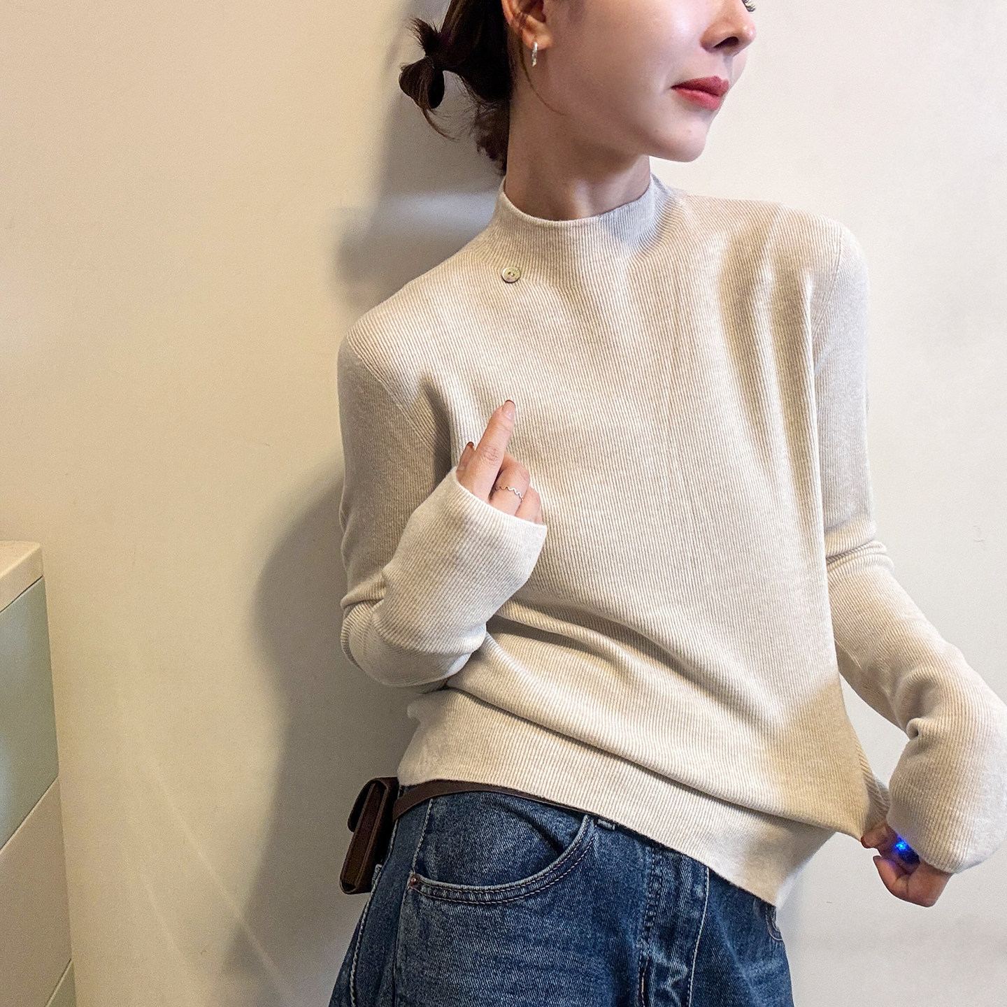 贝壳扣半高领细羊毛针织衫女欧货