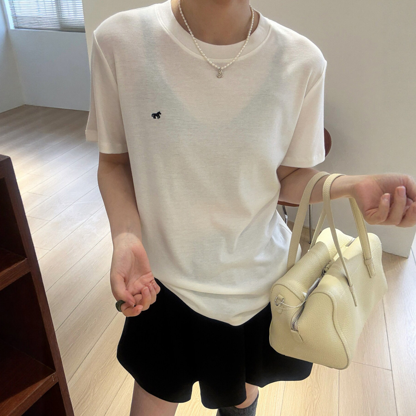 小马刺绣修身短袖T恤女欧洲站2026春装新款欧货女装时尚打底衫潮