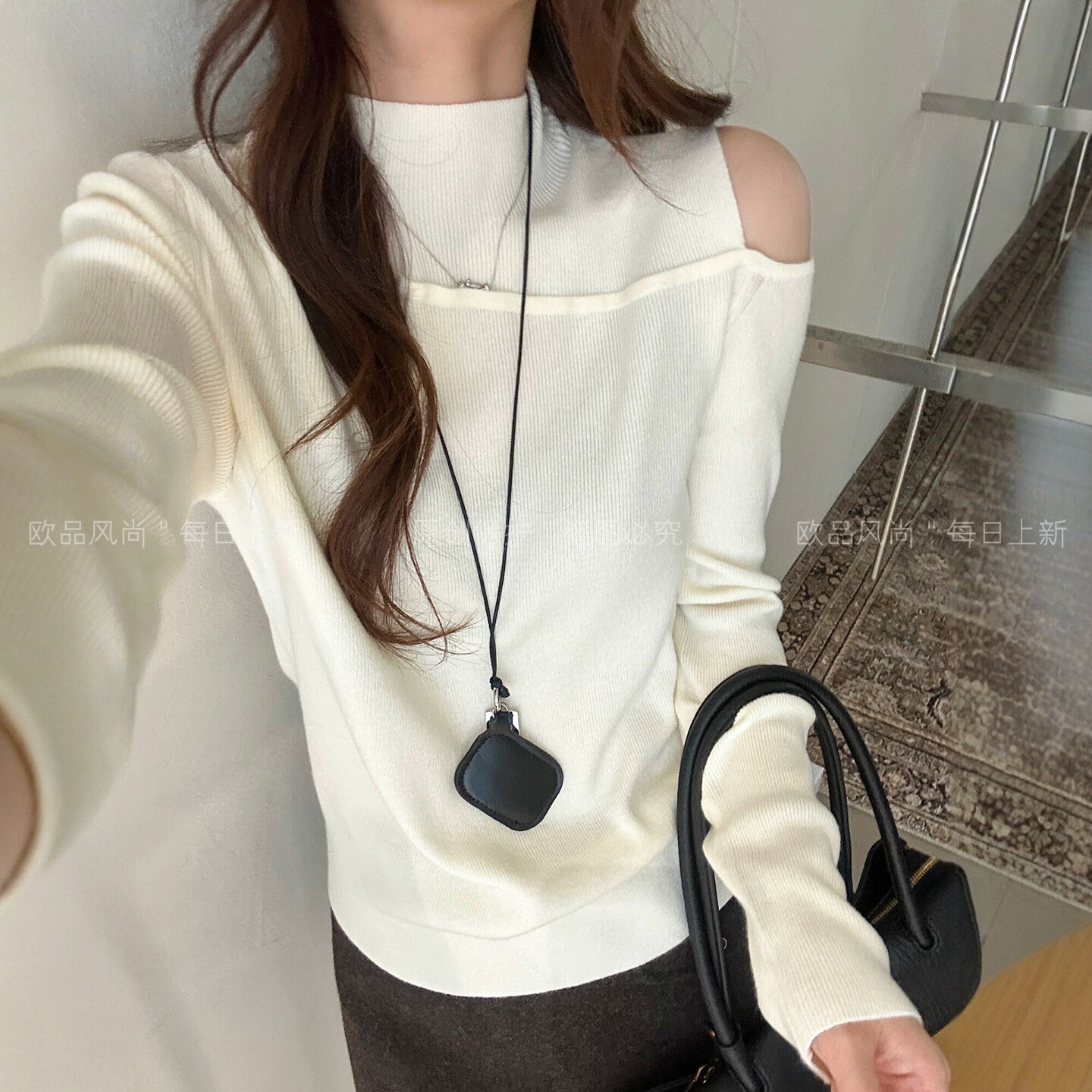 小半高领露肩羊毛针织衫女欧洲站