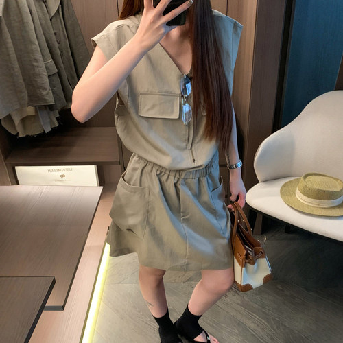 莱赛尔V领工装收腰连衣裙女欧货