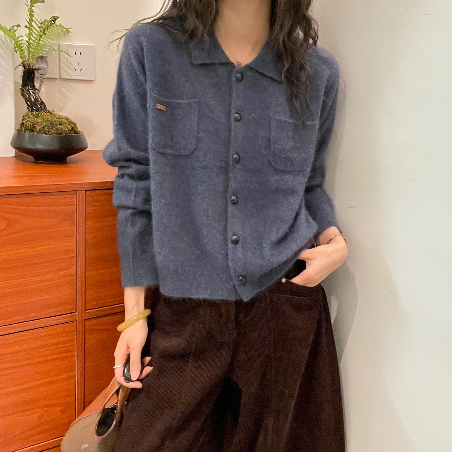 贴标翻领拉毛羊绒针织开衫女欧货