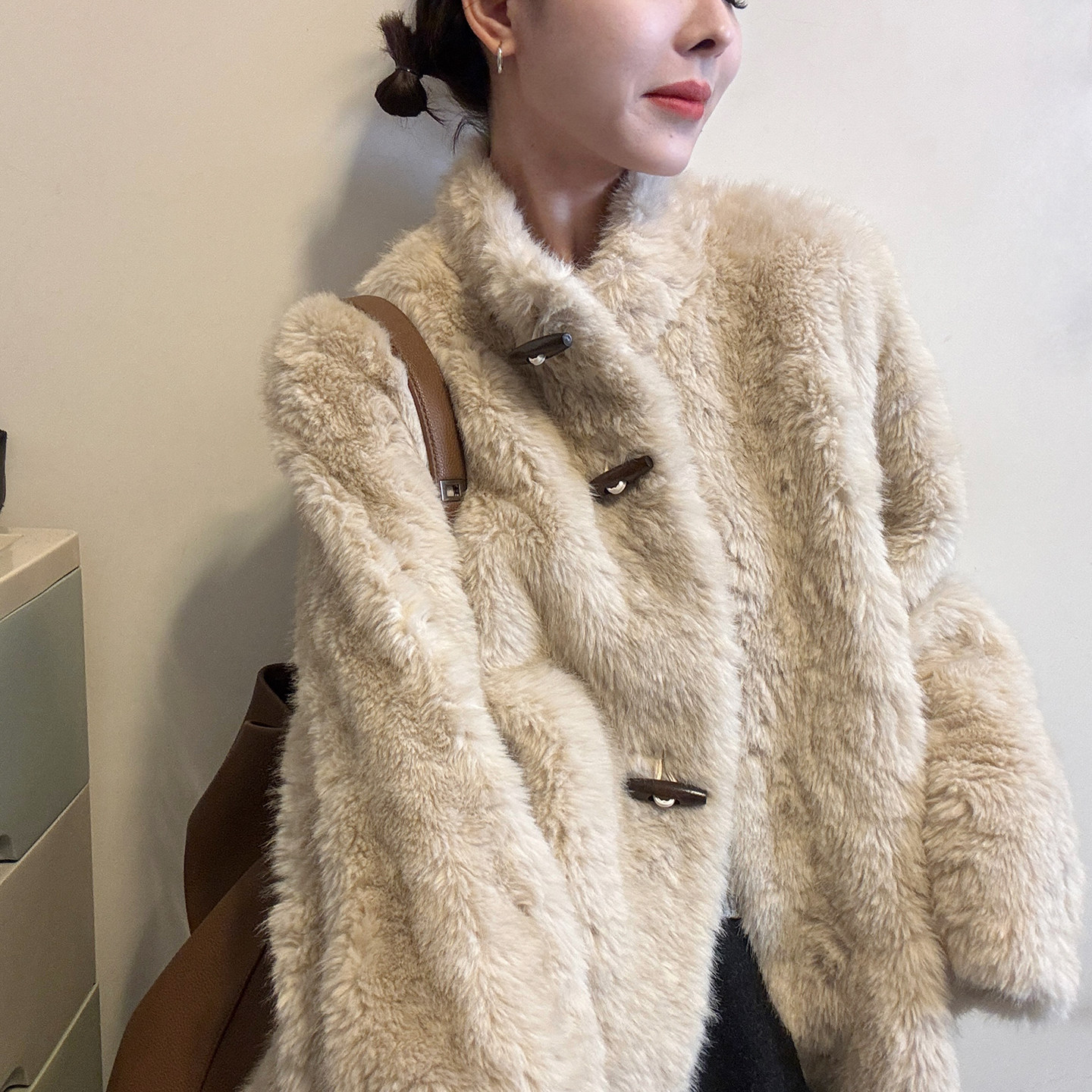 牛角扣皮毛一体皮草大衣女欧洲站2025冬装新款欧货女装时尚外套潮,女装/女士精品,短外套,淘宝优惠券,粉丝福利购,淘宝优惠卷