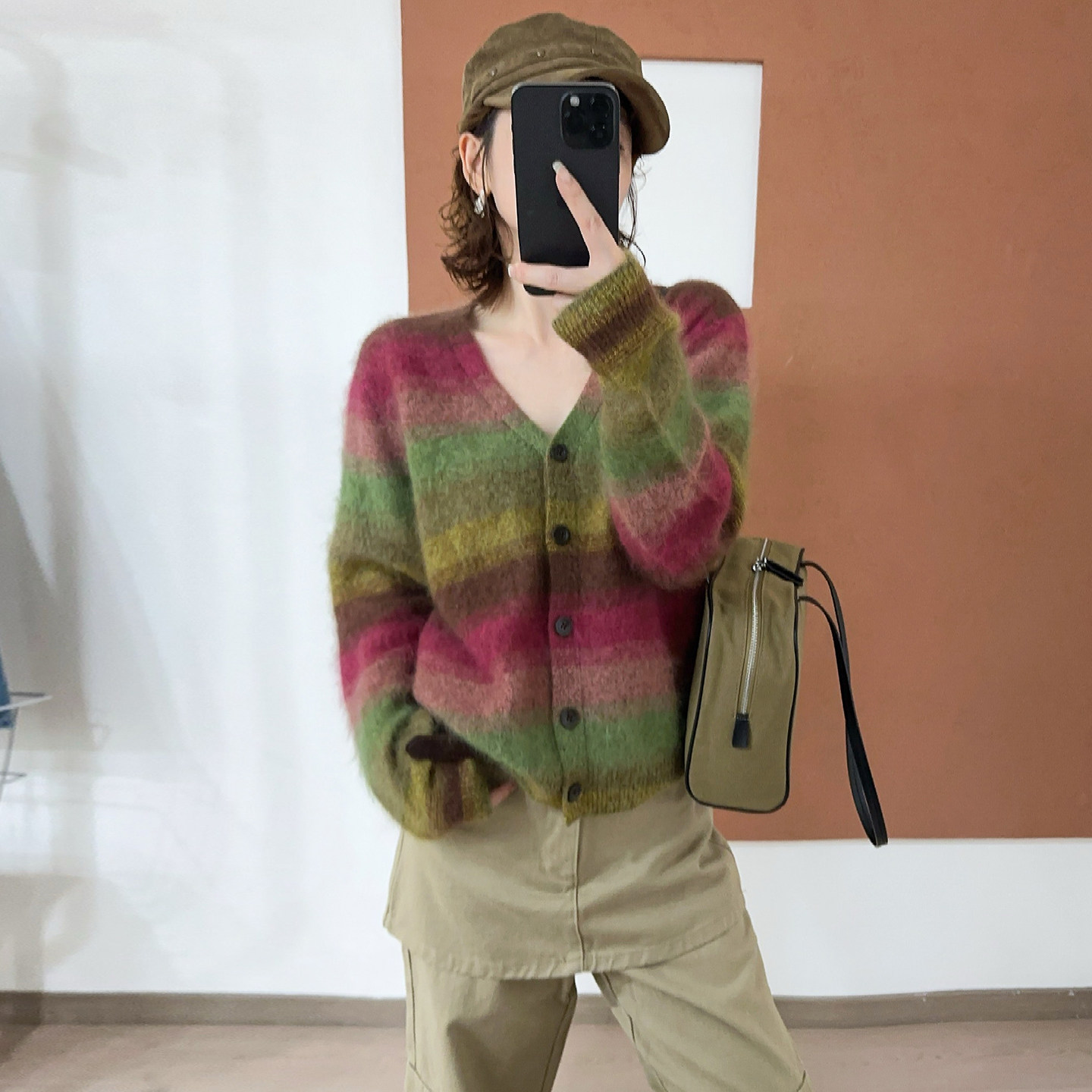 彩色条纹V领羊绒针织开衫女欧货