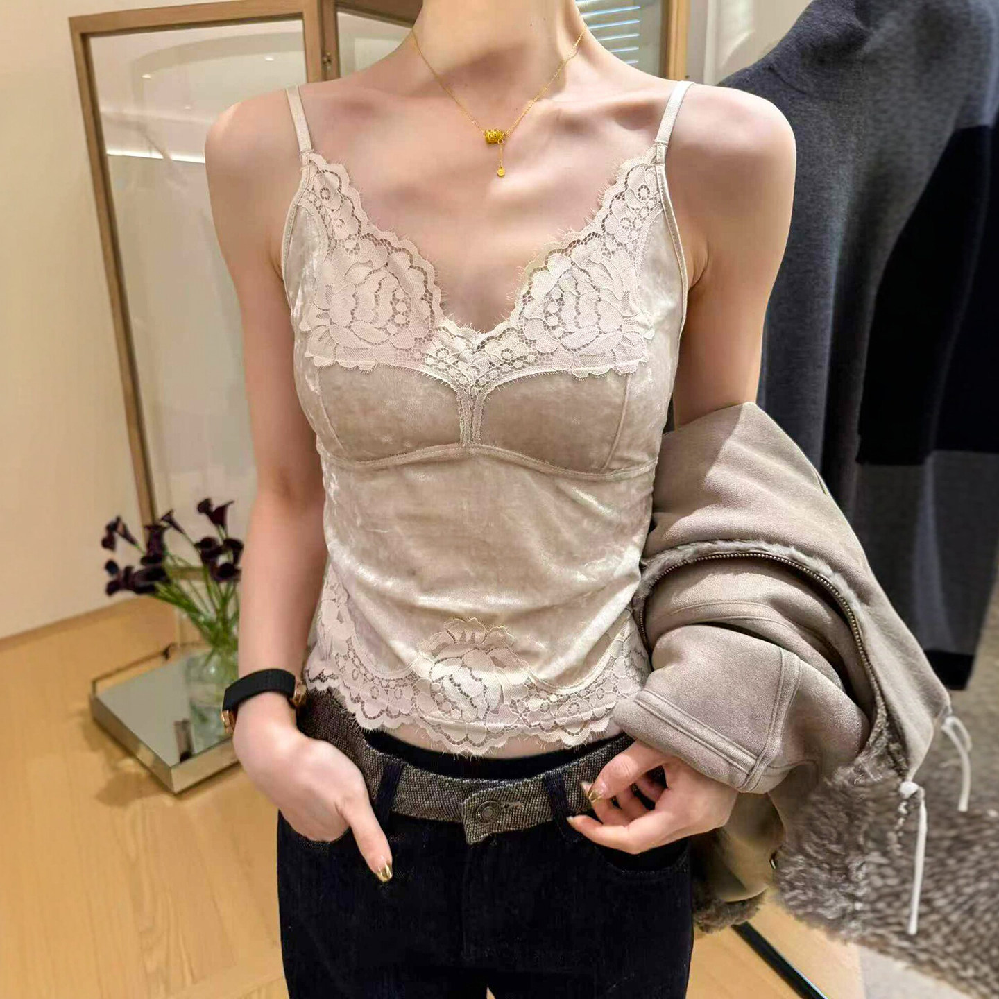 丝绒蕾丝V领吊带背心女欧货小衫
