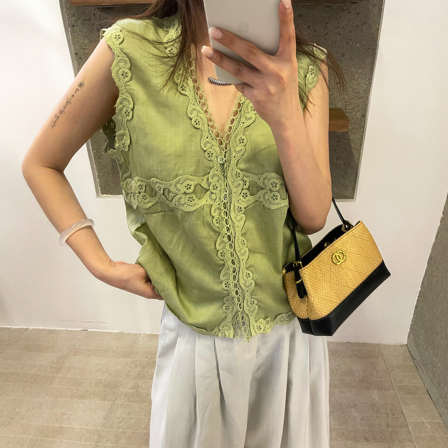 重工蕾丝钩花苎麻衬衫女欧货上衣