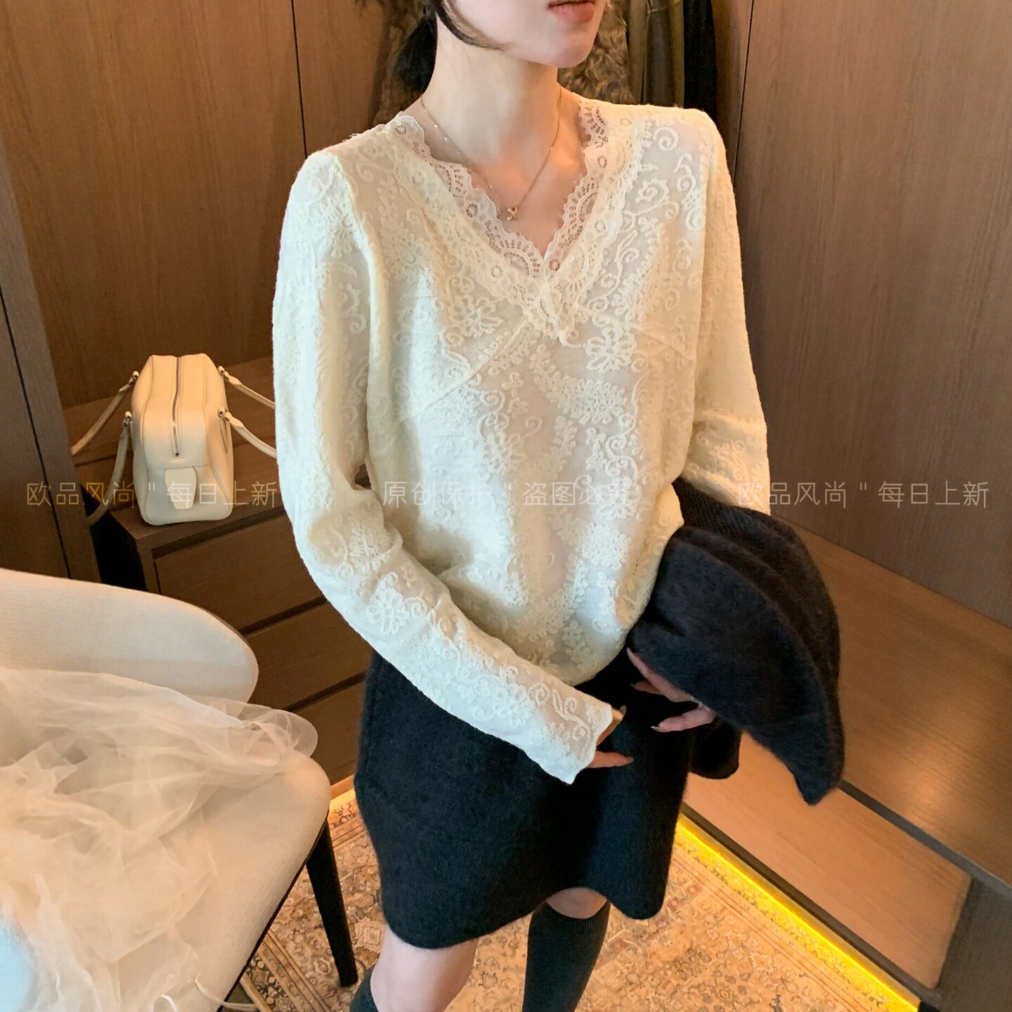 蕾丝钩花V领绵羊毛针织衫女欧洲站2026秋季新款欧货女装打底衫潮