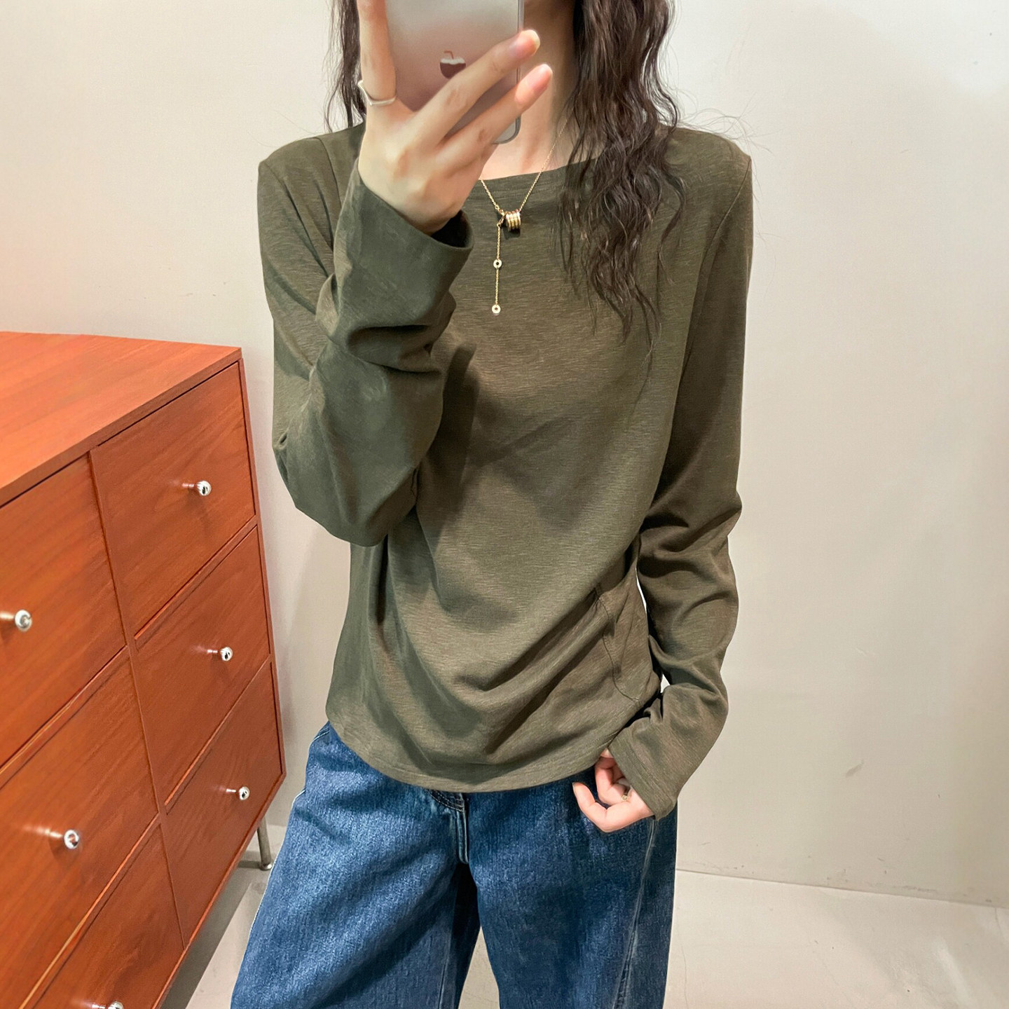 一字领垫肩褶皱长袖T恤女欧洲站