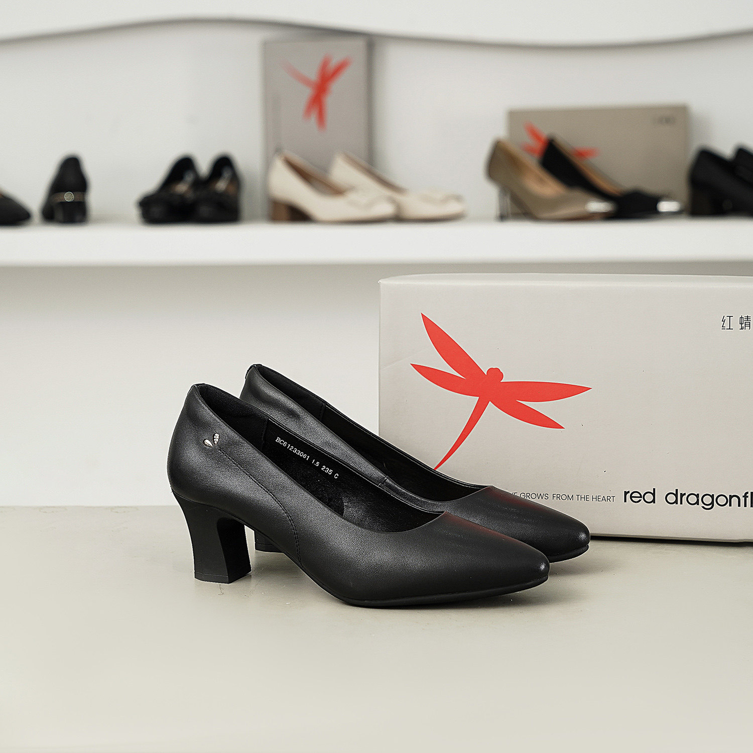 红蜻蜓BC61233061正品粗跟女鞋2025年新款尖头单鞋软底不累脚套脚