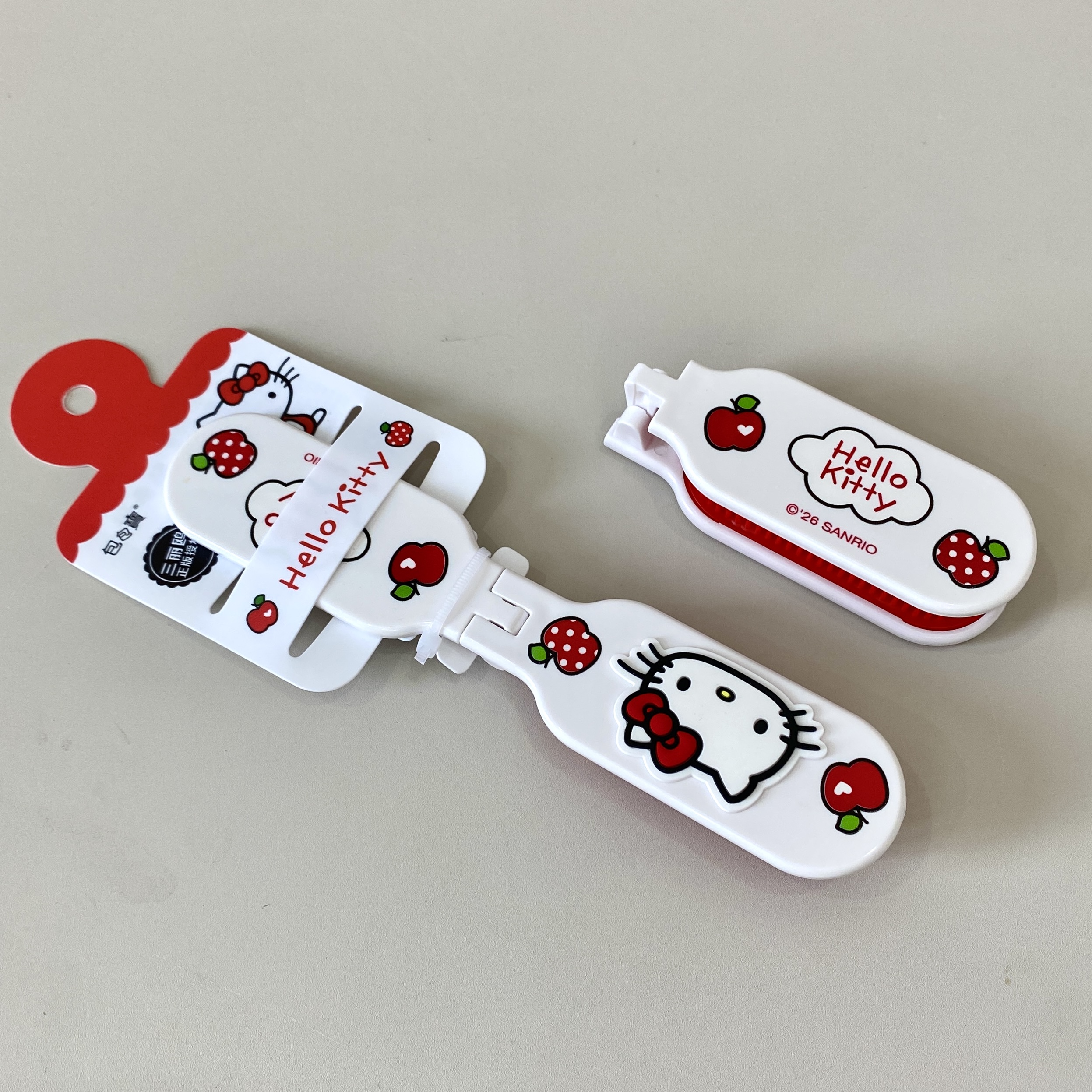 正版HelloKitty便携随身折叠梳子镜子一体二可爱卡通外出刘海梳子