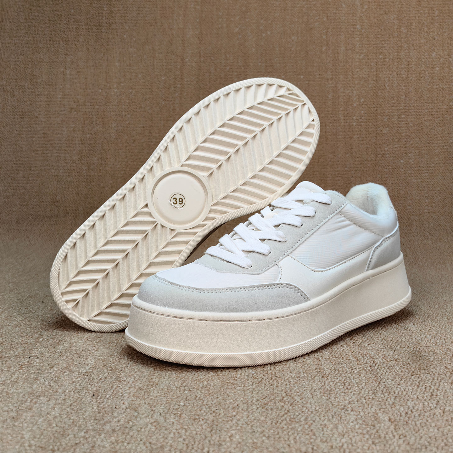 出外贸女生加绒保暖时尚休闲板鞋