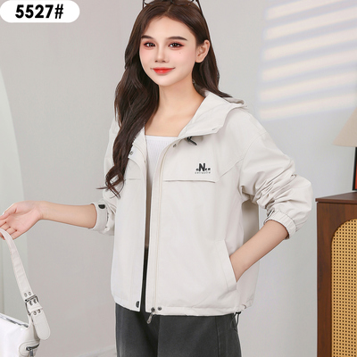 时尚百搭显瘦连帽短款外套