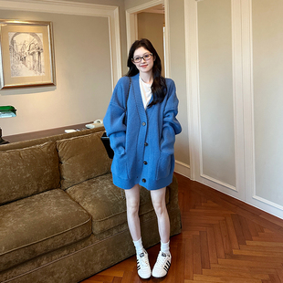 金苏一蓝色毛衣女2026秋冬韩版oversize针织衫加厚保暖外套上衣