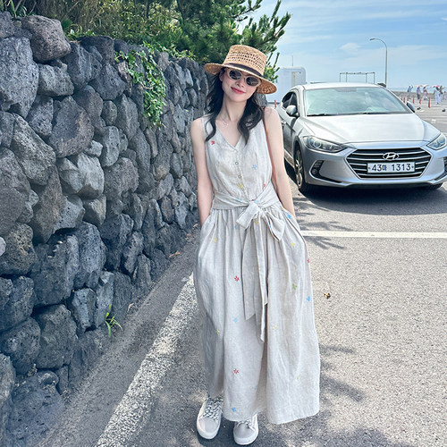 彩色小花刺绣亚麻连衣裙