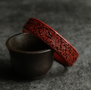 民国时期老剔红雕漆花卉纹饰手镯,古董雕漆手镯、剔红老手镯